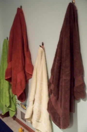 hangingtowels towels hanging on wall